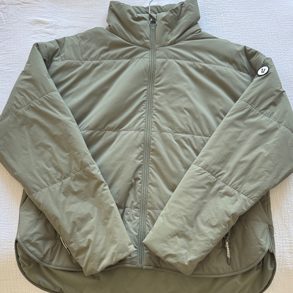 Vuori insulated canyon jacket Sage Green - EXCELLENT condition, worn once